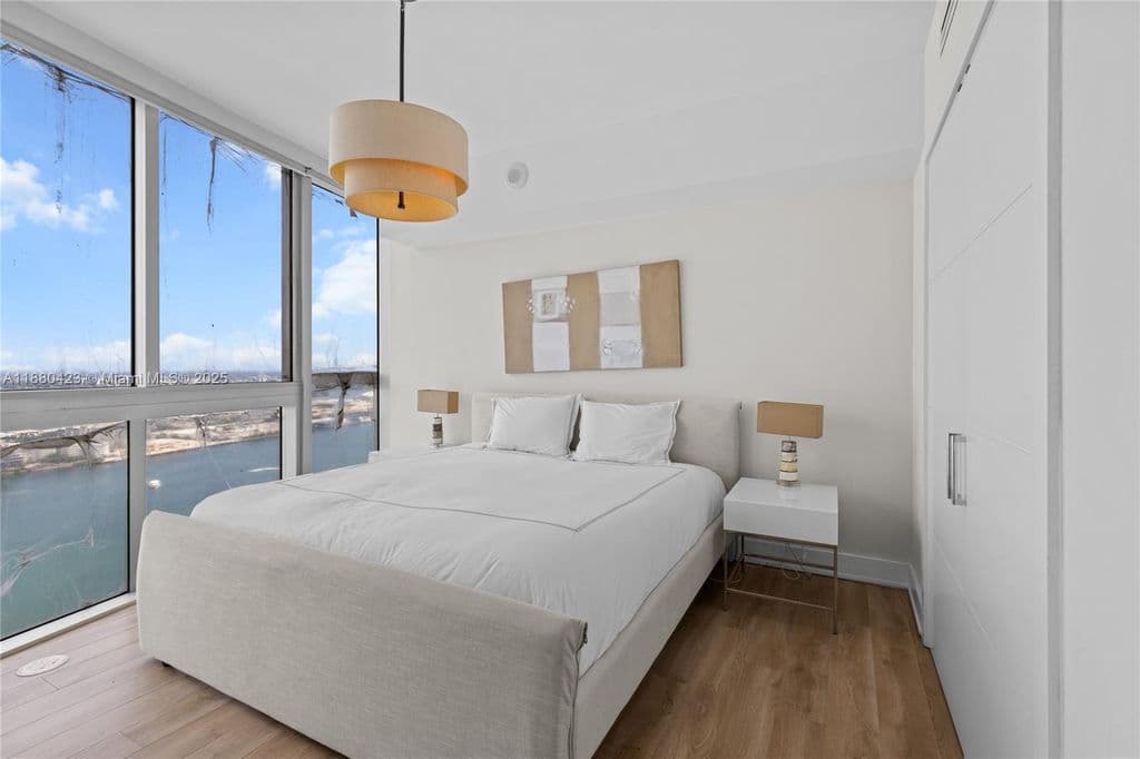 3-bedroom Condo — 465 Brickell Ave APT 4901