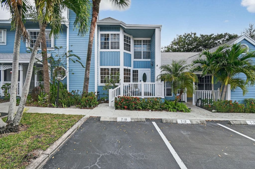 3-bedroom Property — 717 Ocean Dunes Circle