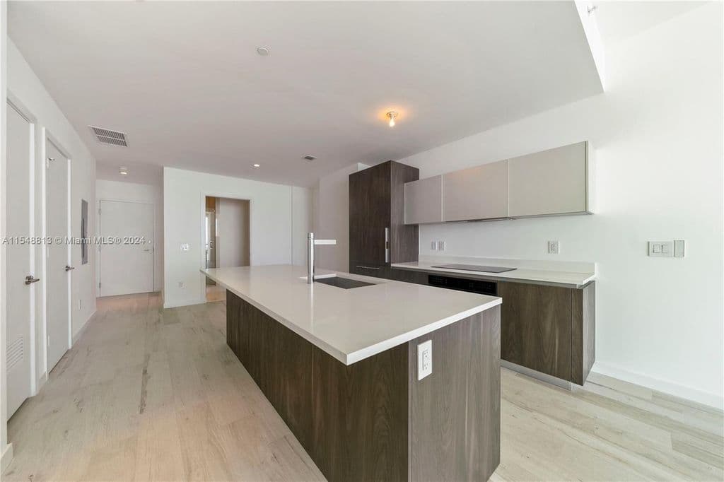 1+1 Condo — 480 NE 31st St Unit 2202