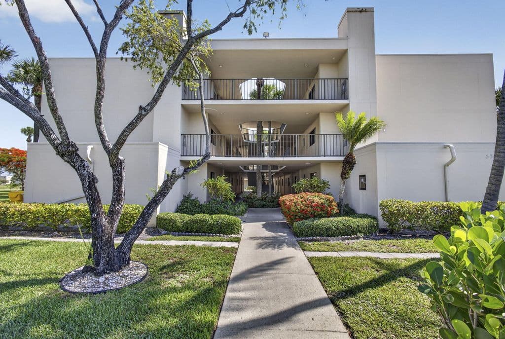 2+1 Condo — 5340 Las Verdes Circle #307