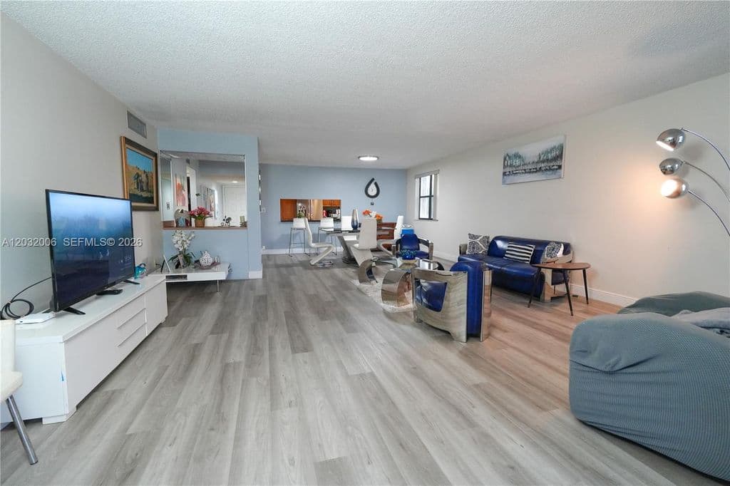 3+1 Condo — 16051 Blatt Blvd APT 401