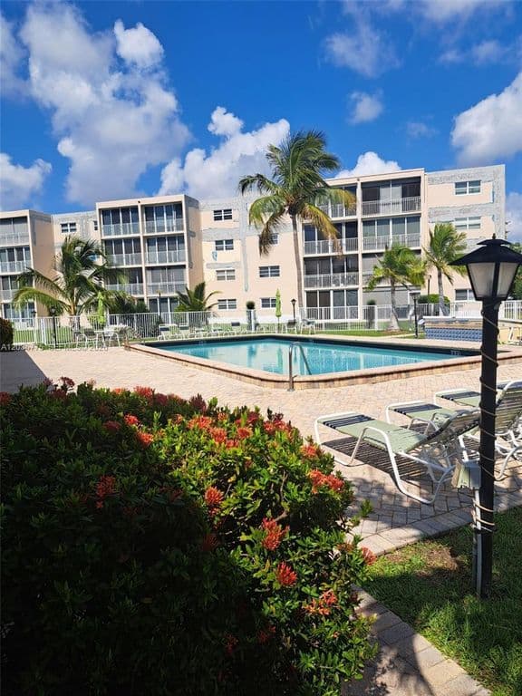2-bedroom Condo — 1024 SE 3rd Ave APT 304
