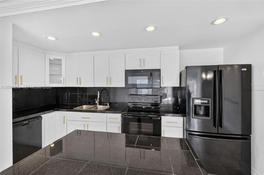 2+1 Condo — 4544 NW 79th Ave APT 1H
