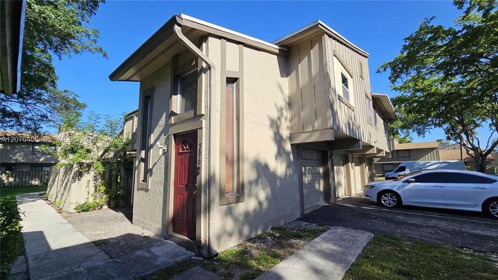3-bedroom Condo — 5870 NW 21st St #45