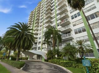 1-bedroom Condo — 2100 Sans Souci Blvd #A710, North Miami, 33181
