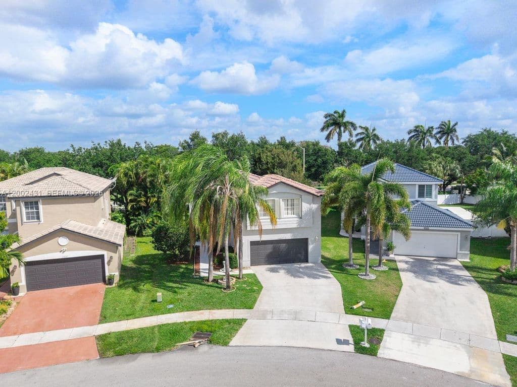 4+1 Müstakil ev — 17621 SW 31st Ct