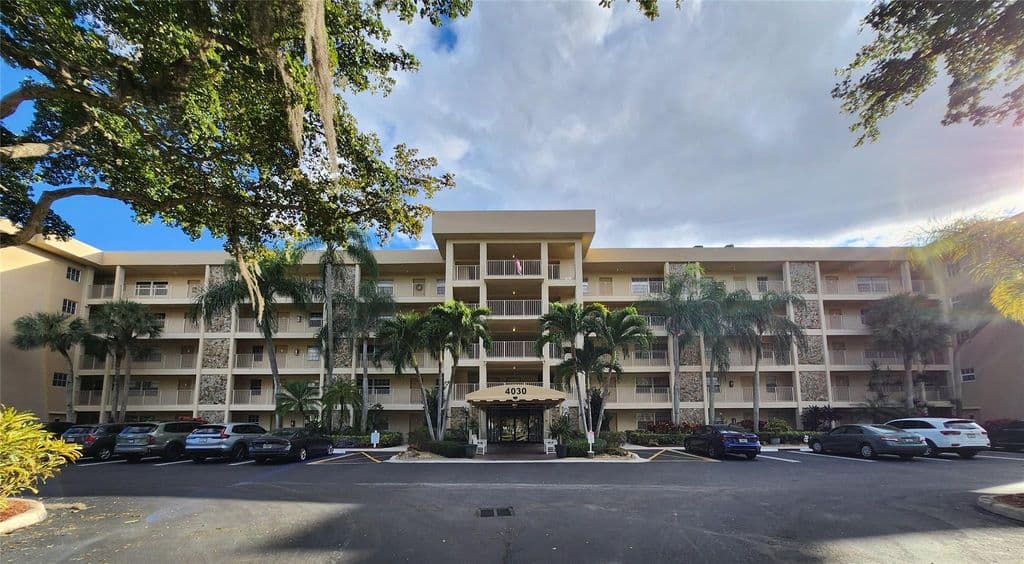 3-bedroom Condo — 4030 W Palm Aire Drive #101