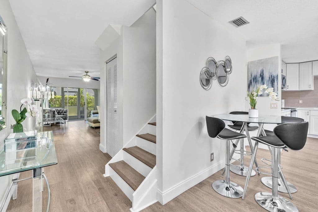 2-bedroom Property — 6663 Via Regina