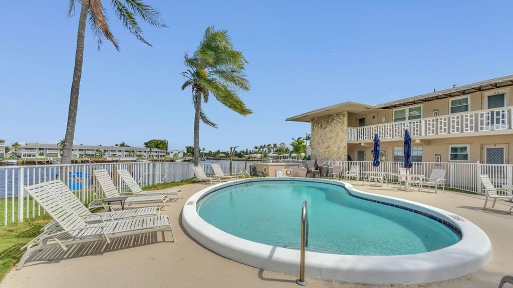2+1 Condo — 298 SE 6th Avenue #2