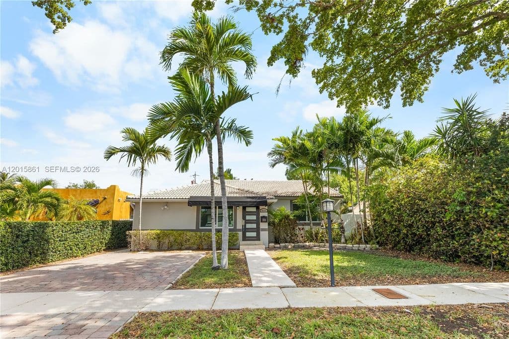 4+1 Müstakil ev — 1835 SW 18th St