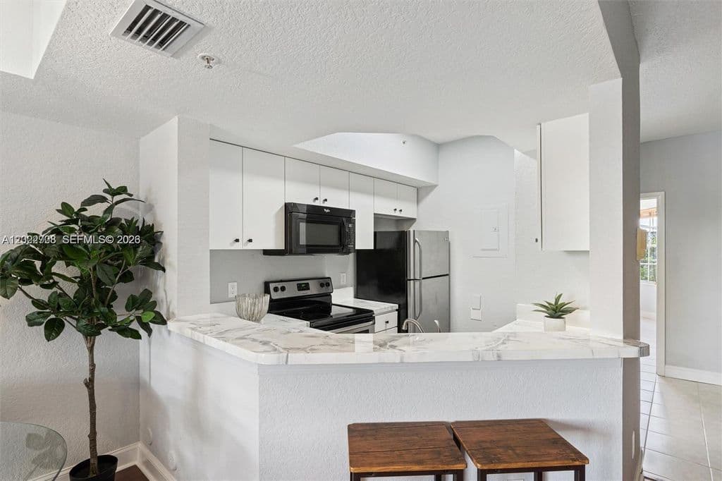 3+1 Mülk — 745 SW 148th Ave APT 804