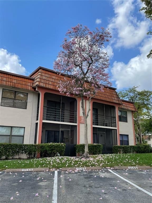 2-bedroom Condo — 871 NE 207TH Lane #104-15