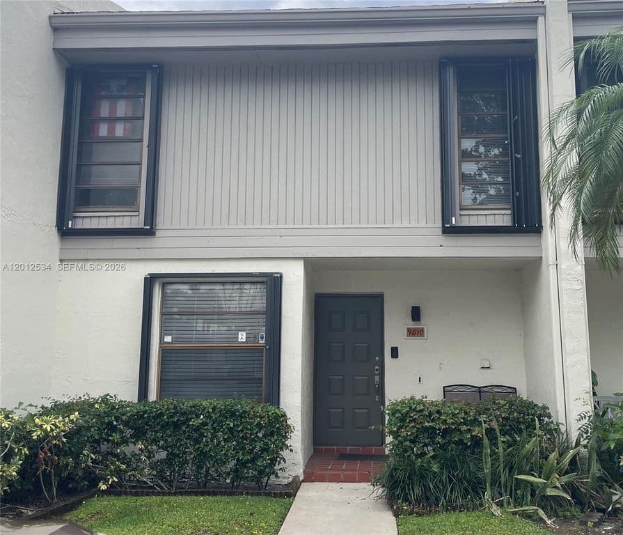 3+1 Mülk — 9810 NW 10th St #88