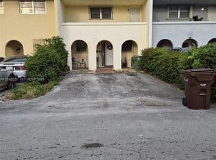 2+1 Townhouse — 6945 W 2nd Way, Hialeah, 33014