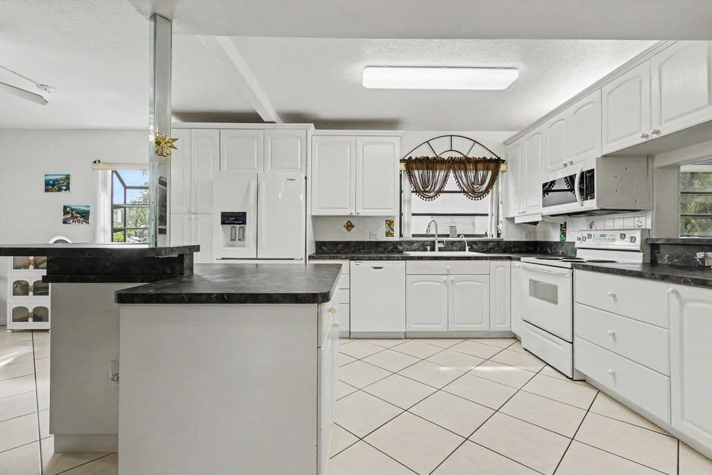 2+1 Condo — 7515 NW 79th Avenue #109