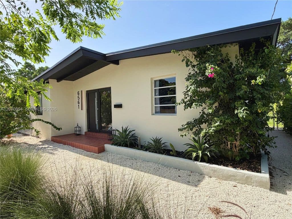 3-bedroom Single-Family Home — 6561 SW 34th St