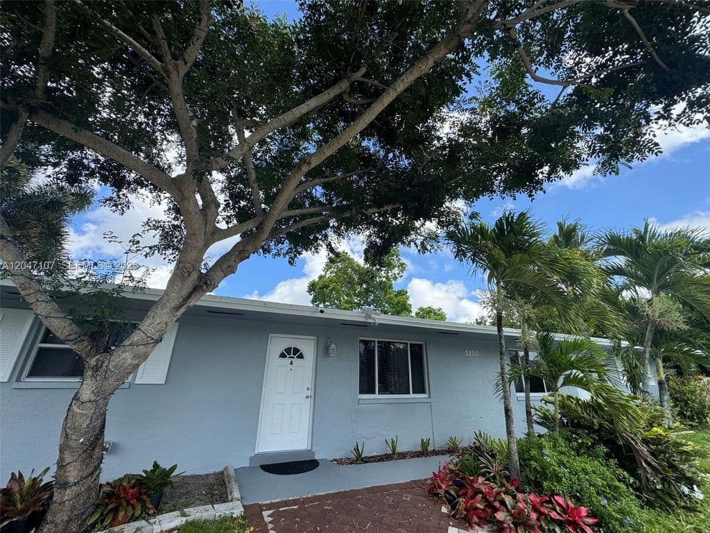 4-bedroom Property — 2200 SW 42nd Ave