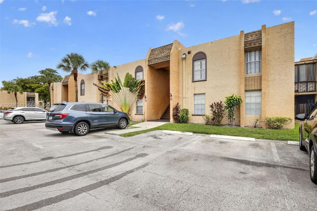2+1 Condo — 4241 NW 19th St APT 172