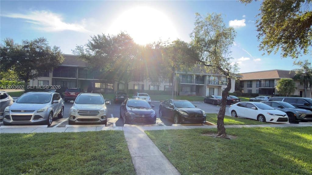 2-bedroom Condo — 5855 Washington St APT 90