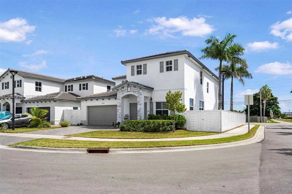 5+1 Müstakil ev — 21189 SW 127th Ct