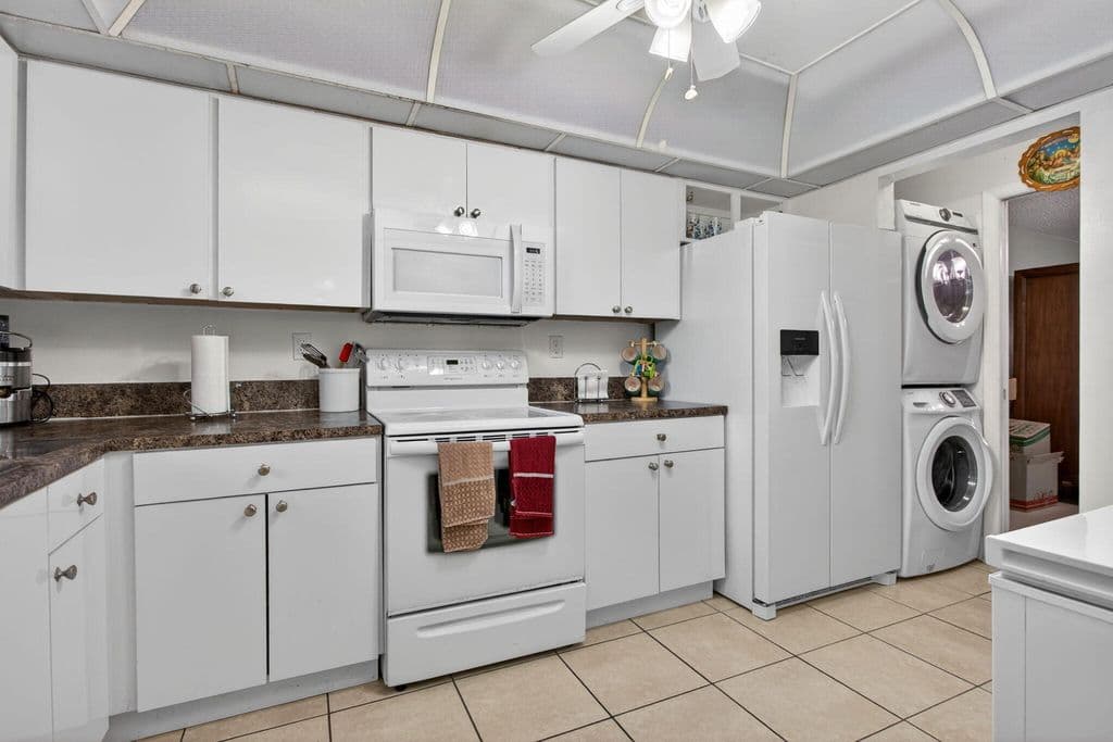 3-bedroom Condo — 5900 NW 44th Street #115