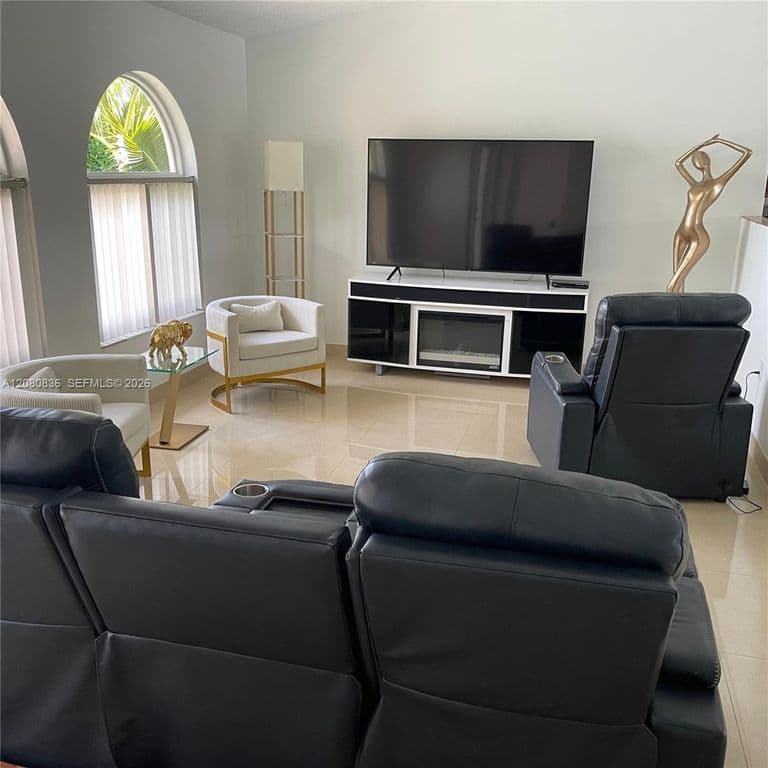 4+1 Müstakil ev — 14700 SW 151st Ter