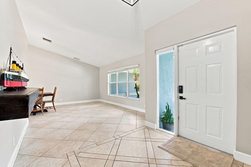 4-bedroom Single-Family Home — 16644 122nd Drive N
