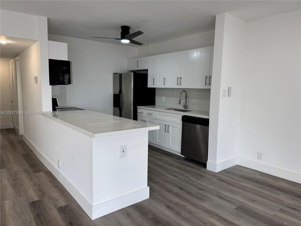 2+1 Condo — 630 Layne Blvd APT 211