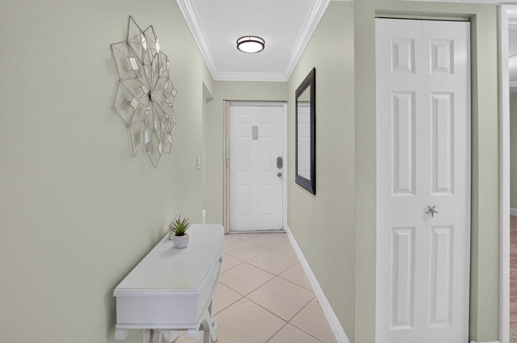 2-bedroom Condo — 2070 Homewood Boulevard #5050
