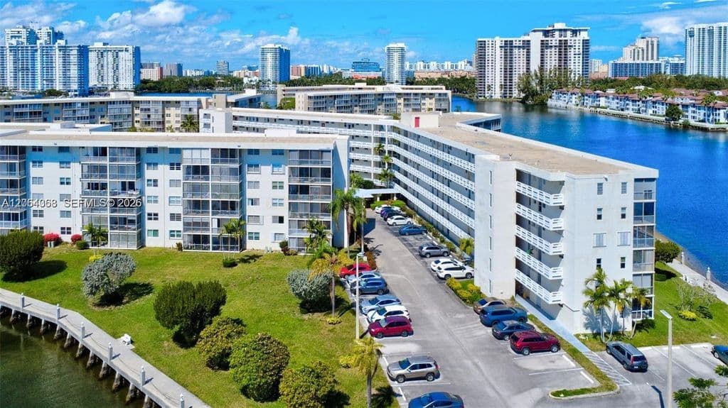 2-bedroom Condo — 3030 Marcos Dr APT T301