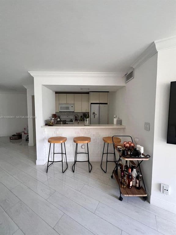 2-bedroom Condo — 6955 NW 186th St APT F104