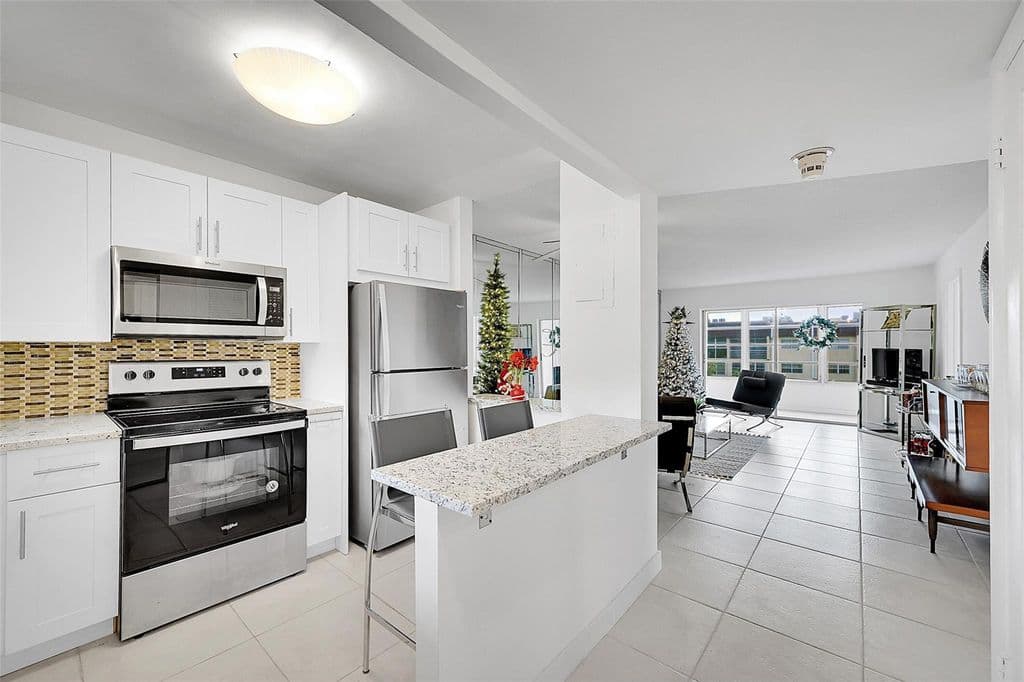 2+1 Condo — 2780 N Pine Island Road #312