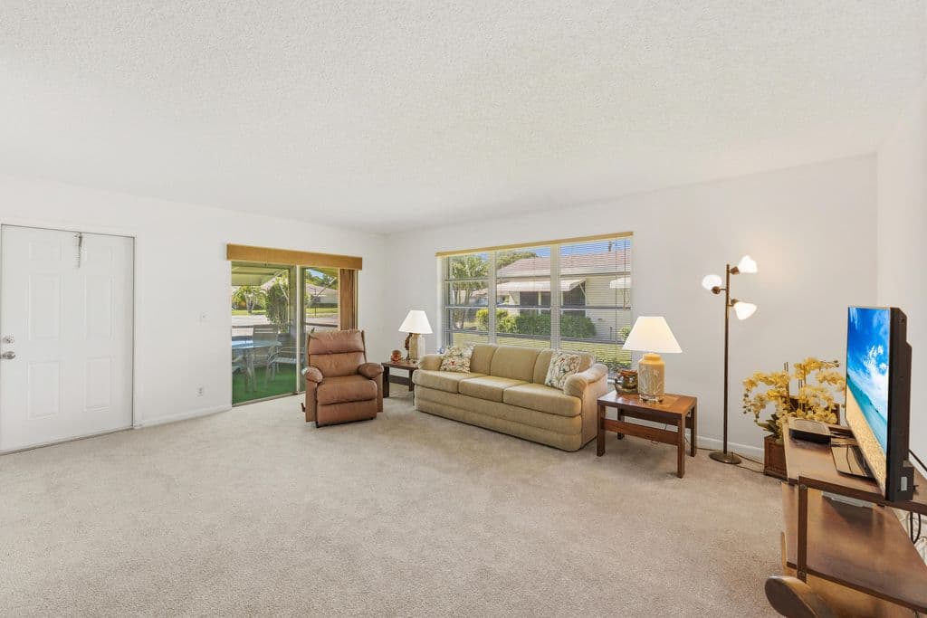 2-bedroom Condo — 5042 LAKEFRONT Boulevard #A