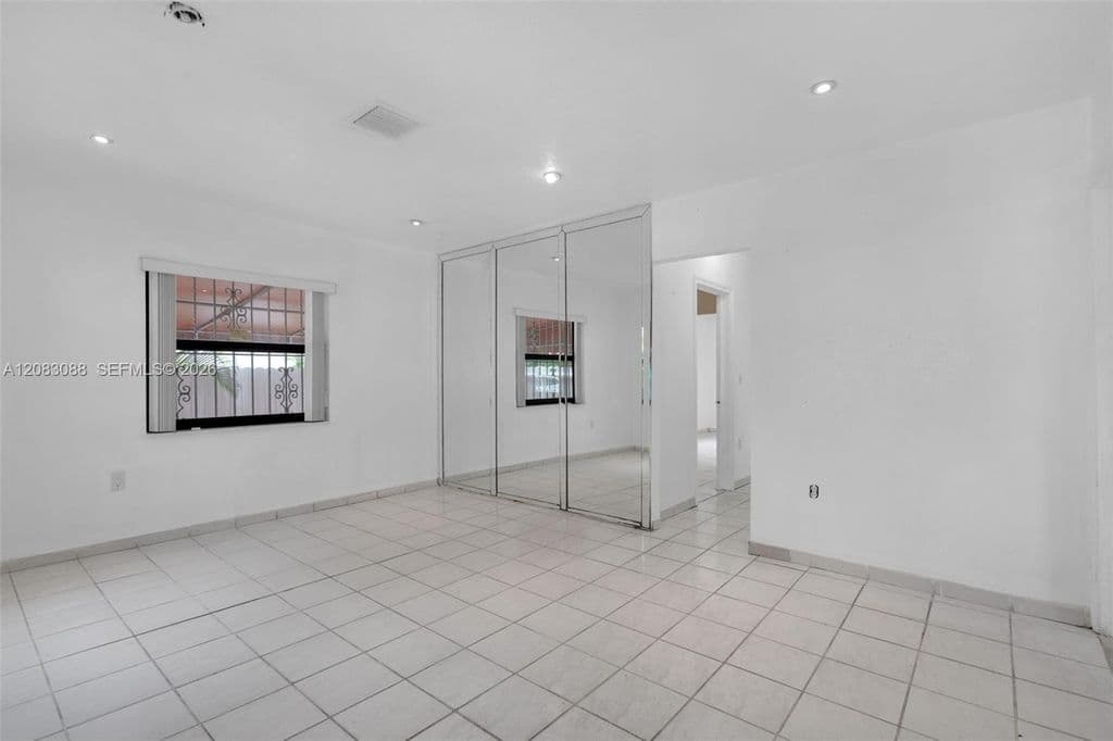5+1 Müstakil ev — 615 SW 62nd Ct