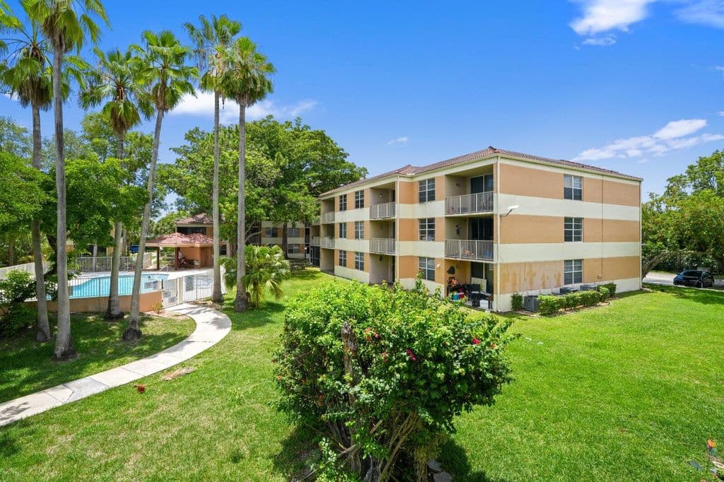 2+1 Condo — 8296 NW 24th Street #8296