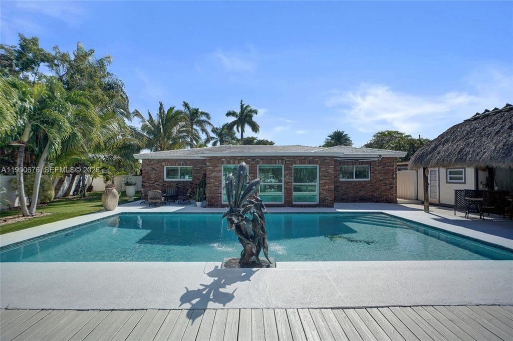 3-bedroom Single-Family Home — 1995 N Hibiscus Dr
