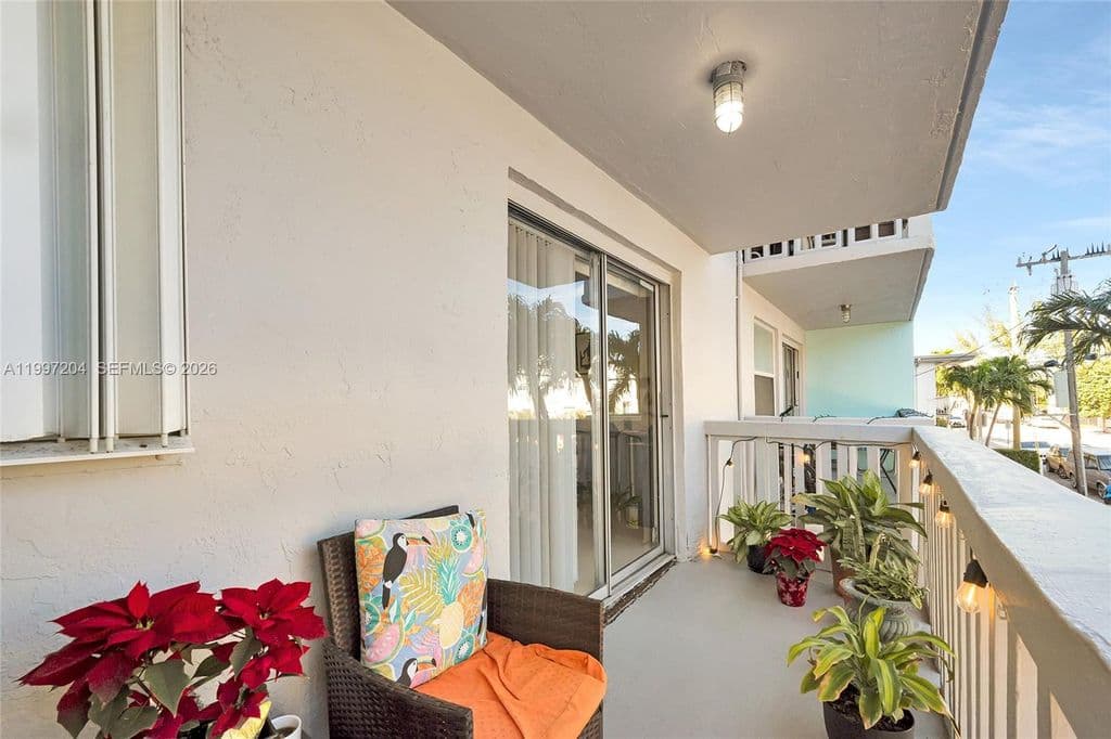 1+1 Condo — 7620 Carlyle Ave APT 204