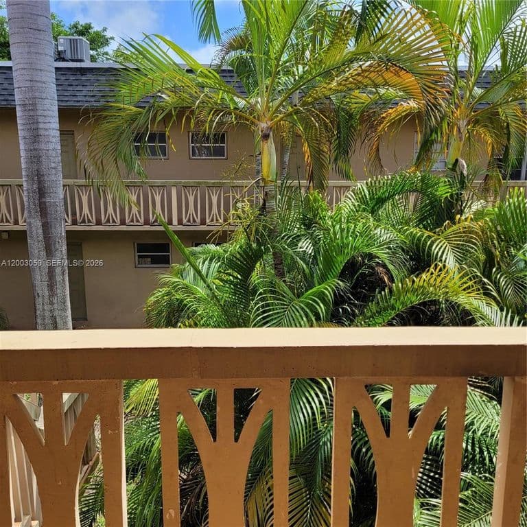 1-bedroom Condo — 1370 NE 119th St #137015