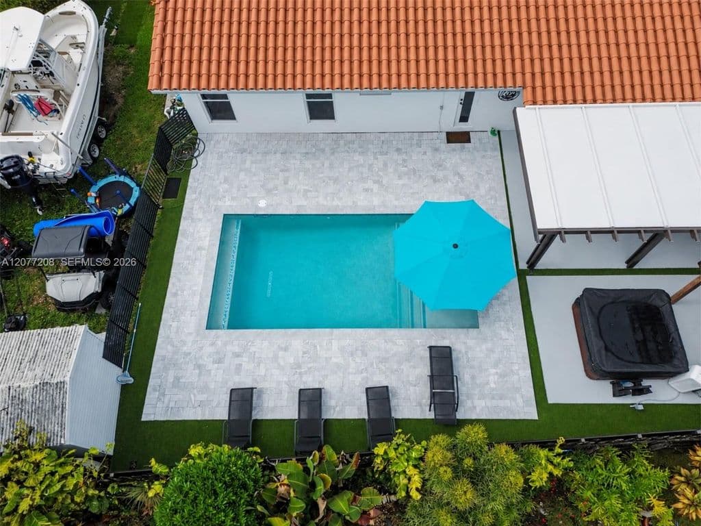 4+1 Müstakil ev — 14111 SW 75th St