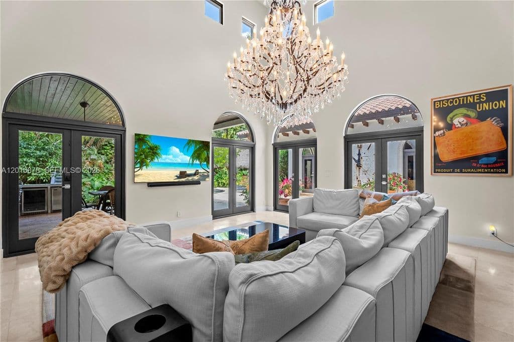 6-bedroom Single-Family Home — 8550 Old Cutler Rd
