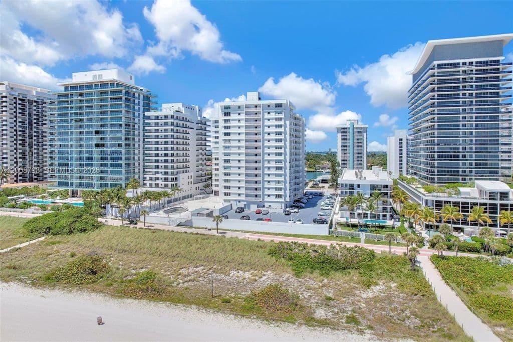 2+1 Condo — 5825 Collins Ave APT 2E