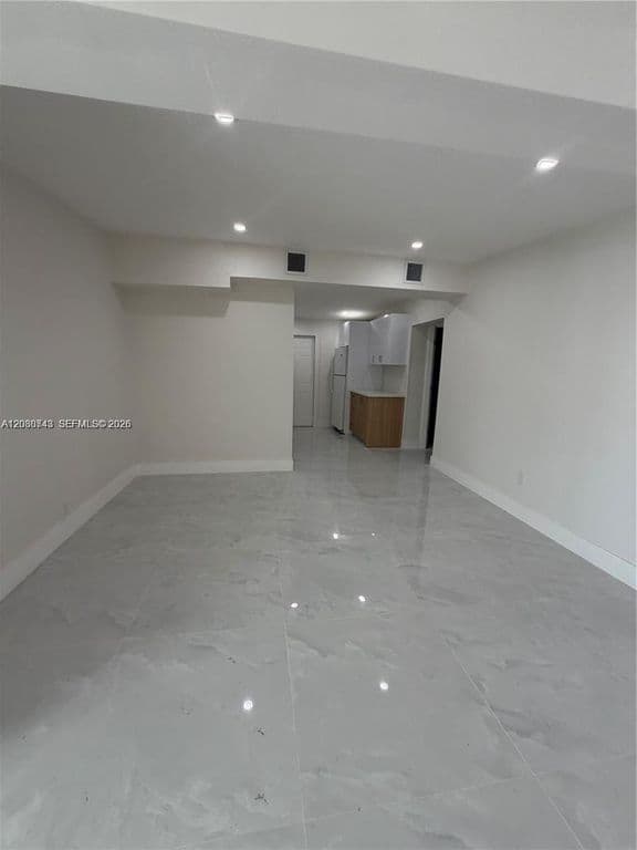 4+1 Müstakil ev — 2324 Service Rd