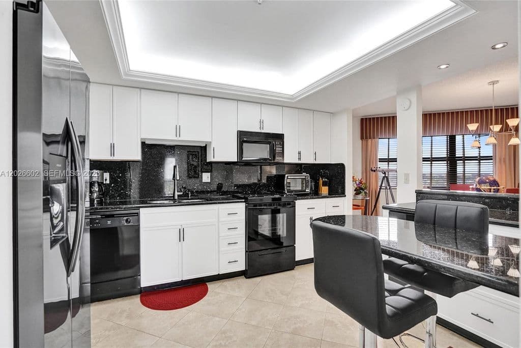 2-bedroom Condo — 501 N Riverside Dr #Penthouse 2
