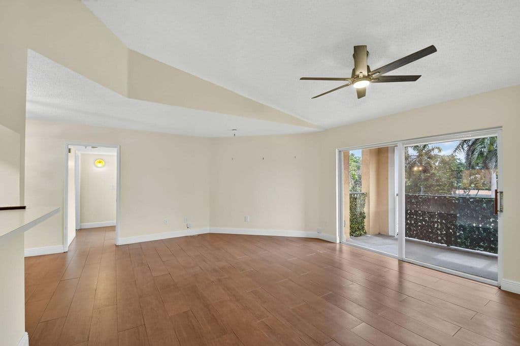 1+1 Condo — 123 Yacht Club Way #307