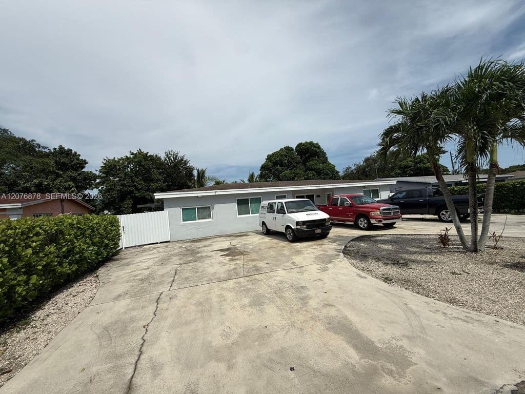 5-bedroom Single-Family Home — 14321 NW 16th Ct