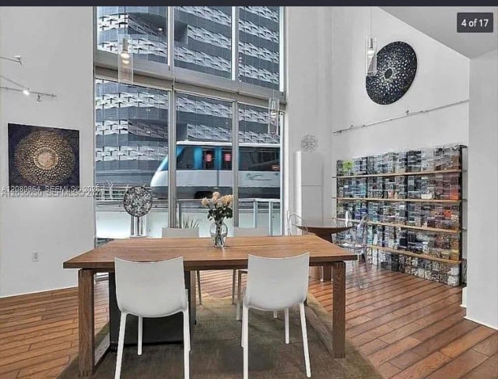 1-bedroom Condo — 1050 Brickell Ave APT 208