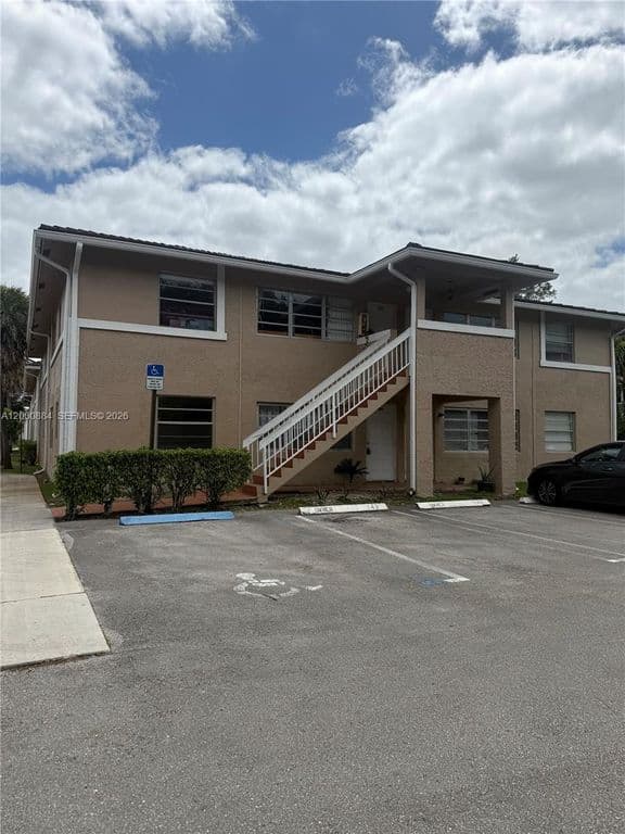 2+1 Condo — 10228 Twin Lakes Dr APT 16