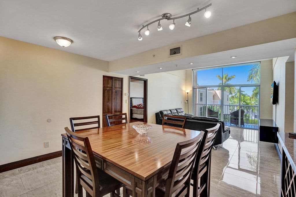 2+1 Condo — 1350 SE 3rd Avenue #406