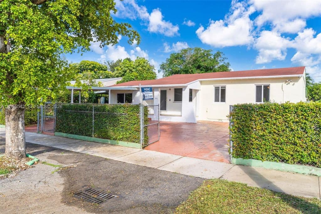 5+1 Müstakil ev — 701 Tamiami Canal Rd