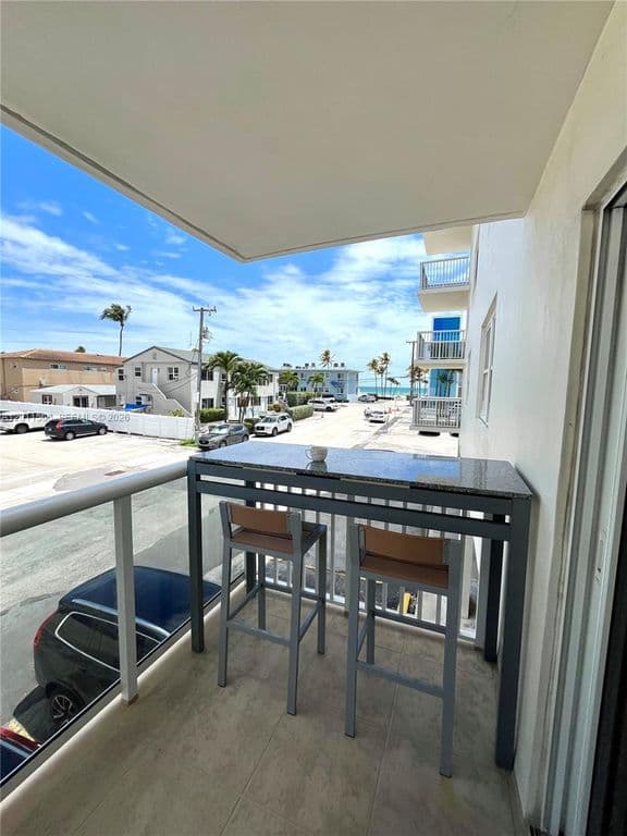 1+1 Condo — 1801 S Ocean Dr APT 203